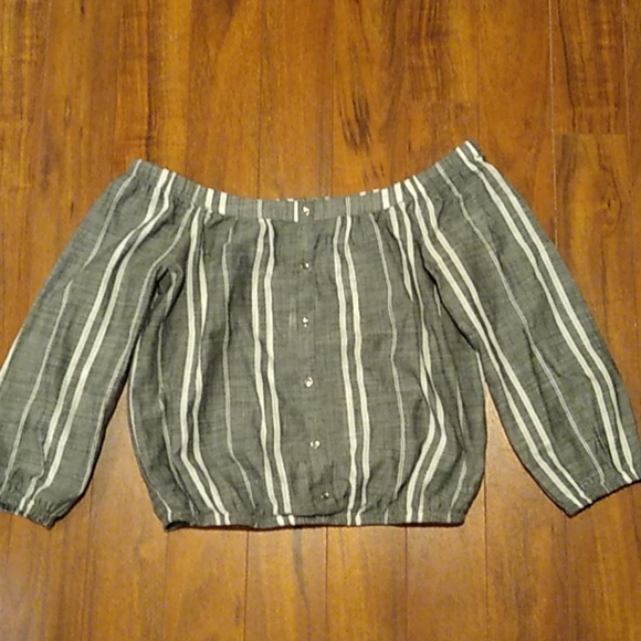 XS Off the shoulder Blouse - Picture 1 of 4